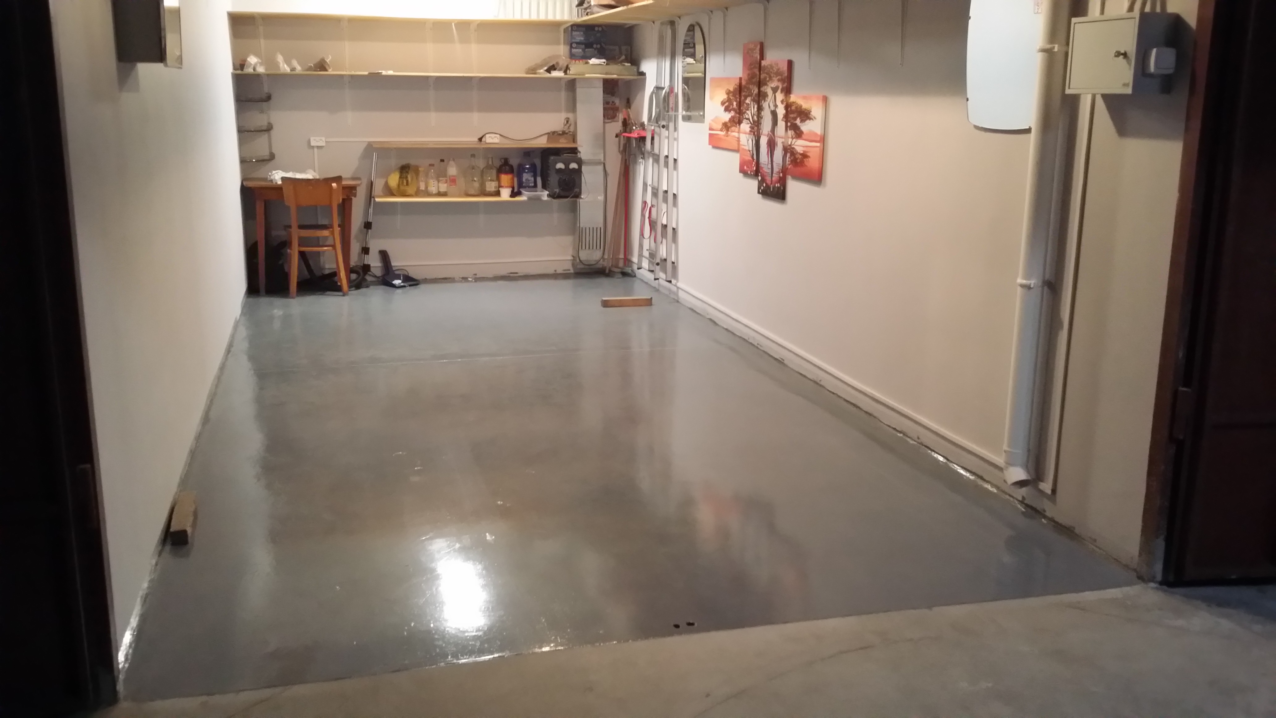 Полимерное покрытие бетонного пола в гараже
